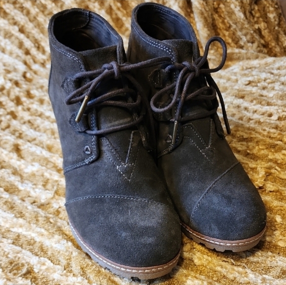Toms Shoes - Toms Brown Women's Suede Ankle Boots Brown Size 8 Excellent Condition